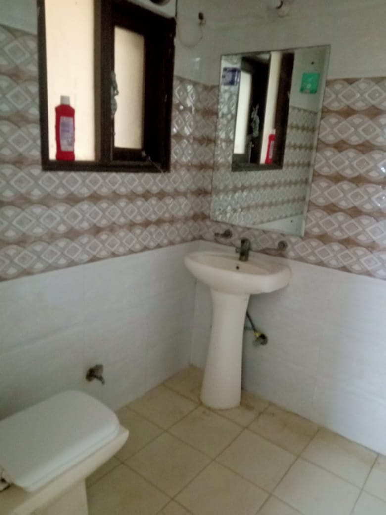 2 bhk Apartment/Flat for rent in Chattarpur near Chattarpur metro station.