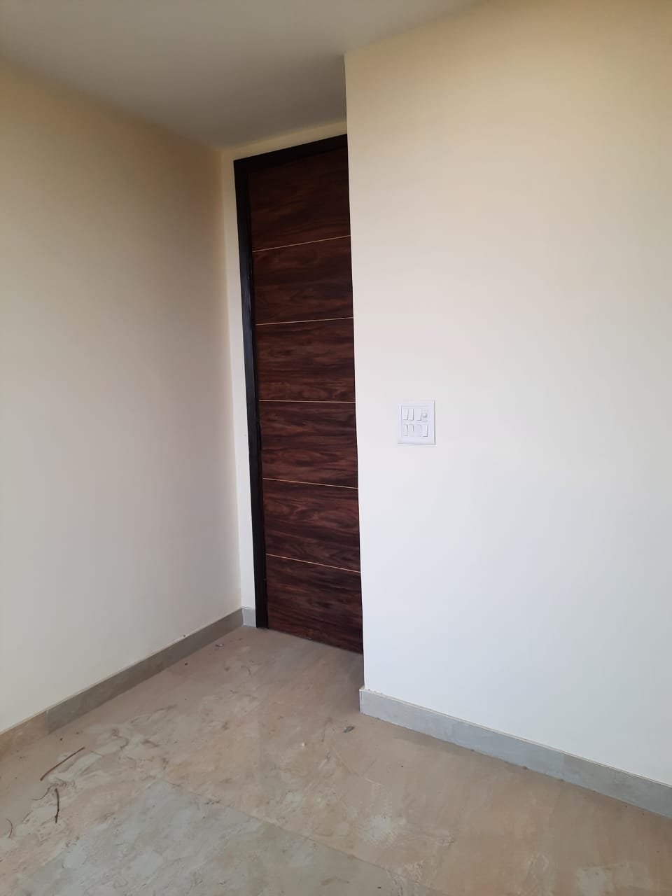 2 bhk fully furnished flat for rent near Chattarpur Metro station